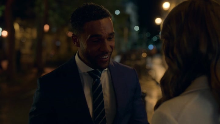 Emily_in_Paris_S02E08_WEBRip_x264-ION10_0720.jpg
