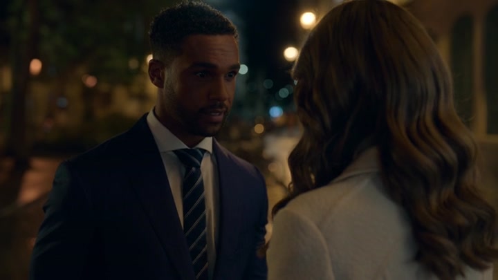 Emily_in_Paris_S02E08_WEBRip_x264-ION10_0751.jpg