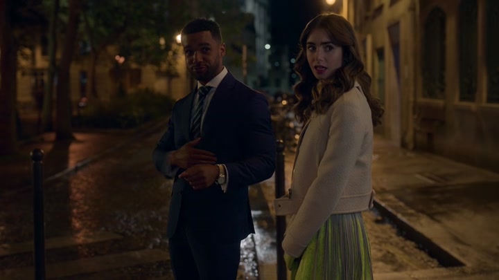 Emily_in_Paris_S02E08_WEBRip_x264-ION10_0767.jpg