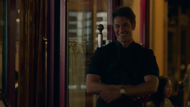 Emily_in_Paris_S02E08_WEBRip_x264-ION10_0770.jpg