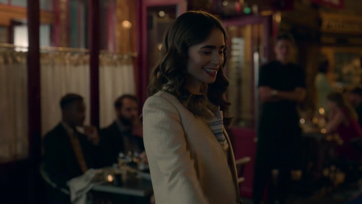 Emily_in_Paris_S02E08_WEBRip_x264-ION10_0779.jpg