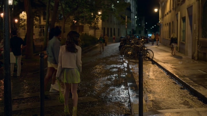Emily_in_Paris_S02E08_WEBRip_x264-ION10_0795.jpg Emily_in_Paris_S02E08_WEBRip_x264-ION10_0795.jpg