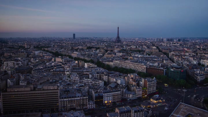 Emily_in_Paris_S02E08_WEBRip_x264-ION10_0800.jpg
