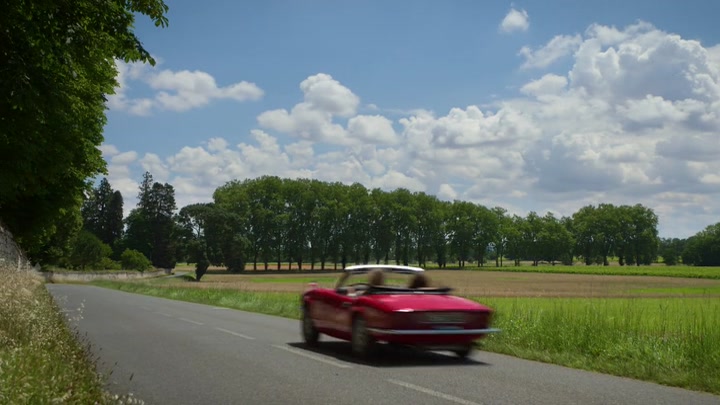 Emily_in_Paris_S02E08_WEBRip_x264-ION10_0808.jpg