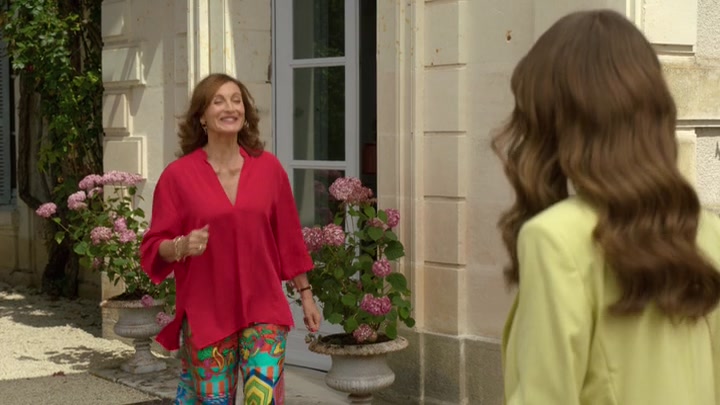 Emily_in_Paris_S02E08_WEBRip_x264-ION10_0840.jpg Emily_in_Paris_S02E08_WEBRip_x264-ION10_0840.jpg