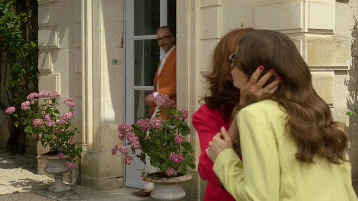 Emily_in_Paris_S02E08_WEBRip_x264-ION10_0845.jpg Emily_in_Paris_S02E08_WEBRip_x264-ION10_0845.jpg