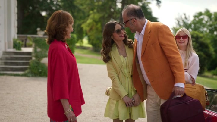 Emily_in_Paris_S02E08_WEBRip_x264-ION10_0895.jpg