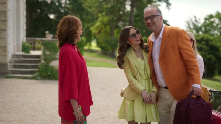 Emily_in_Paris_S02E08_WEBRip_x264-ION10_0896.jpg