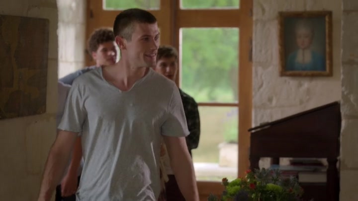 Emily_in_Paris_S02E08_WEBRip_x264-ION10_0920.jpg Emily_in_Paris_S02E08_WEBRip_x264-ION10_0920.jpg