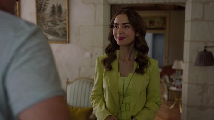 Emily_in_Paris_S02E08_WEBRip_x264-ION10_0949.jpg