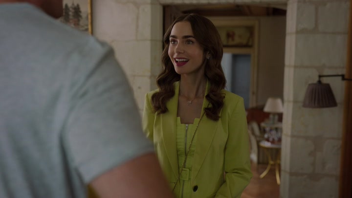 Emily_in_Paris_S02E08_WEBRip_x264-ION10_0953.jpg