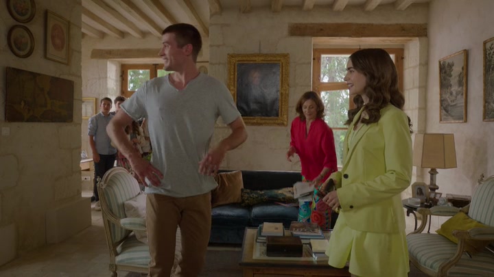 Emily_in_Paris_S02E08_WEBRip_x264-ION10_0961.jpg Emily_in_Paris_S02E08_WEBRip_x264-ION10_0961.jpg