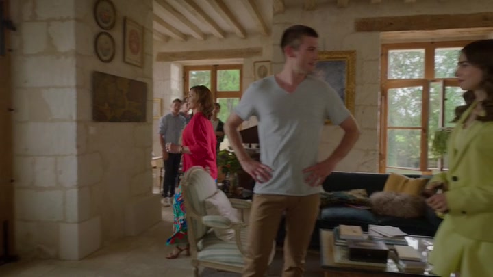 Emily_in_Paris_S02E08_WEBRip_x264-ION10_0964.jpg Emily_in_Paris_S02E08_WEBRip_x264-ION10_0964.jpg