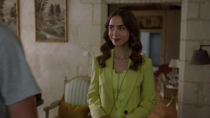 Emily_in_Paris_S02E08_WEBRip_x264-ION10_0973.jpg
