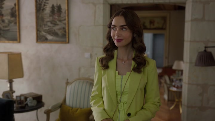 Emily_in_Paris_S02E08_WEBRip_x264-ION10_0975.jpg