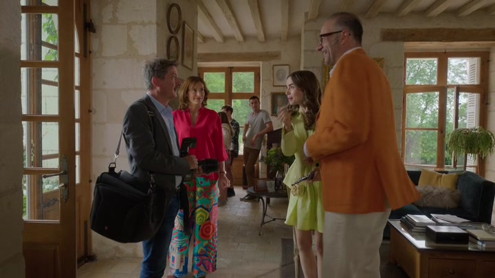 Emily_in_Paris_S02E08_WEBRip_x264-ION10_0993.jpg Emily_in_Paris_S02E08_WEBRip_x264-ION10_0993.jpg