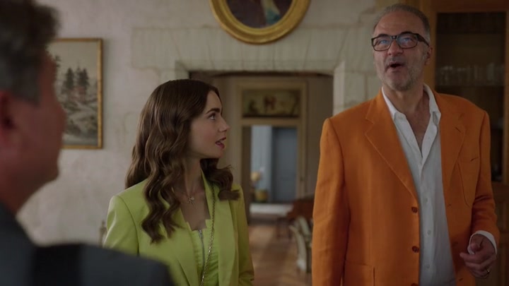 Emily_in_Paris_S02E08_WEBRip_x264-ION10_0999.jpg
