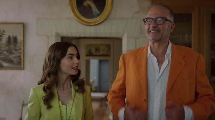 Emily_in_Paris_S02E08_WEBRip_x264-ION10_1003.jpg