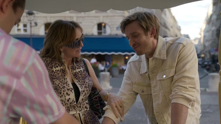 Emily_in_Paris_S02E08_WEBRip_x264-ION10_1055.jpg