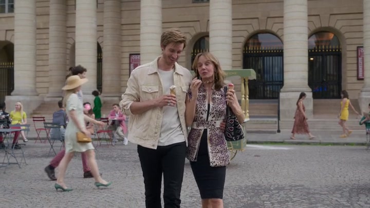 Emily_in_Paris_S02E08_WEBRip_x264-ION10_1093.jpg