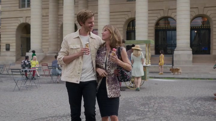 Emily_in_Paris_S02E08_WEBRip_x264-ION10_1099.jpg