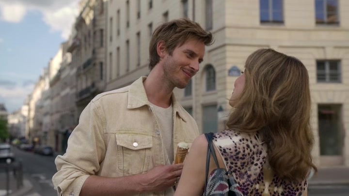 Emily_in_Paris_S02E08_WEBRip_x264-ION10_1147.jpg
