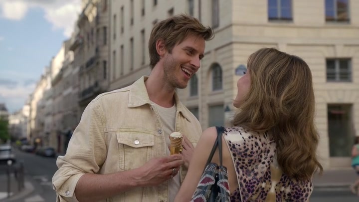 Emily_in_Paris_S02E08_WEBRip_x264-ION10_1149.jpg
