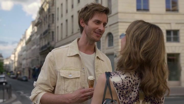 Emily_in_Paris_S02E08_WEBRip_x264-ION10_1153.jpg