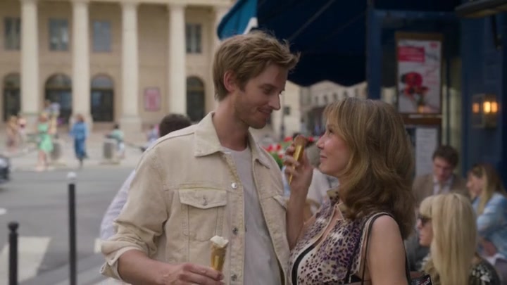 Emily_in_Paris_S02E08_WEBRip_x264-ION10_1225.jpg