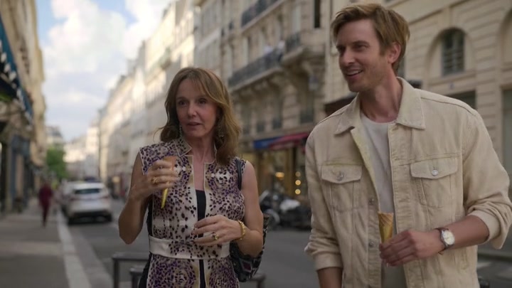 Emily_in_Paris_S02E08_WEBRip_x264-ION10_1278.jpg