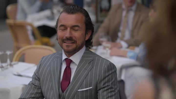 Emily_in_Paris_S02E08_WEBRip_x264-ION10_1286.jpg
