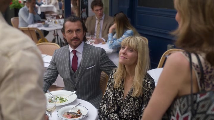 Emily_in_Paris_S02E08_WEBRip_x264-ION10_1297.jpg