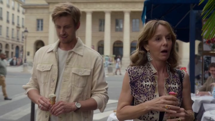 Emily_in_Paris_S02E08_WEBRip_x264-ION10_1327.jpg