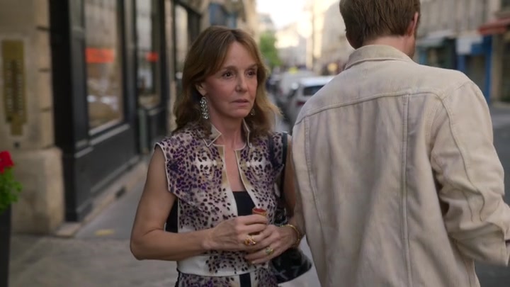 Emily_in_Paris_S02E08_WEBRip_x264-ION10_1400.jpg