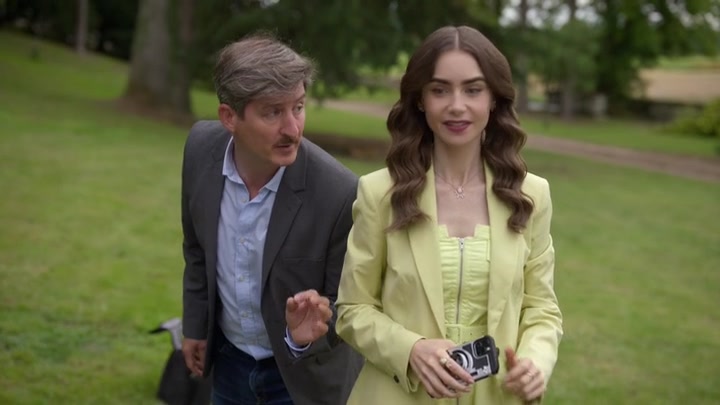 Emily_in_Paris_S02E08_WEBRip_x264-ION10_1419.jpg Emily_in_Paris_S02E08_WEBRip_x264-ION10_1419.jpg