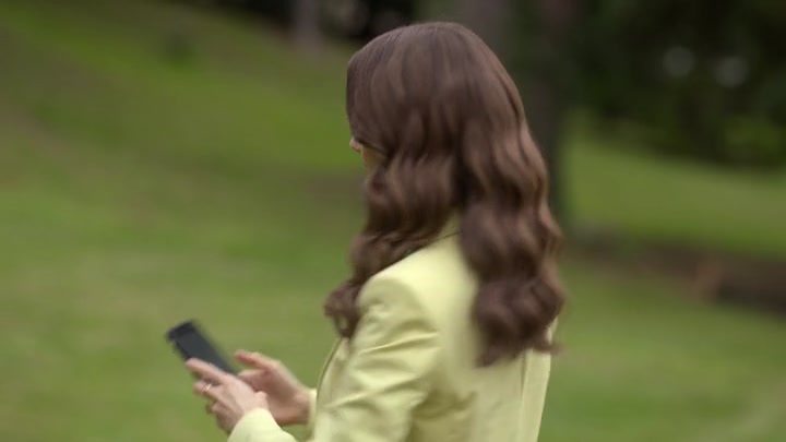 Emily_in_Paris_S02E08_WEBRip_x264-ION10_1427.jpg Emily_in_Paris_S02E08_WEBRip_x264-ION10_1427.jpg