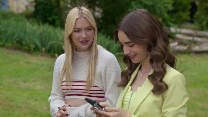 Emily_in_Paris_S02E08_WEBRip_x264-ION10_1450.jpg
