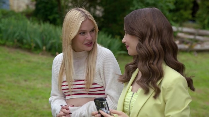 Emily_in_Paris_S02E08_WEBRip_x264-ION10_1461.jpg