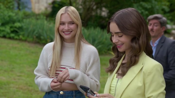 Emily_in_Paris_S02E08_WEBRip_x264-ION10_1478.jpg
