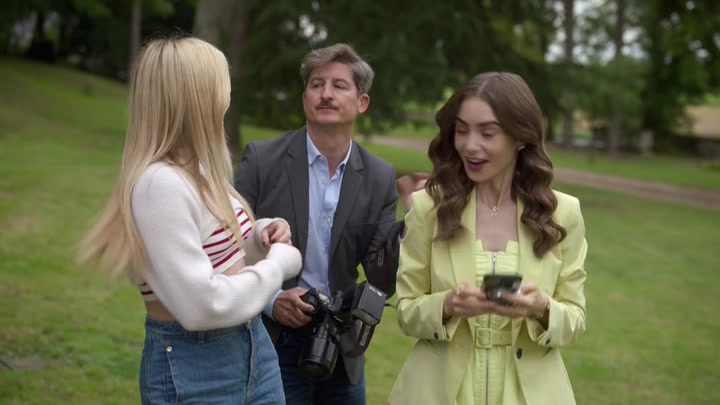 Emily_in_Paris_S02E08_WEBRip_x264-ION10_1480.jpg