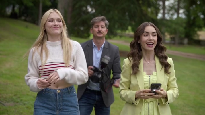 Emily_in_Paris_S02E08_WEBRip_x264-ION10_1482.jpg
