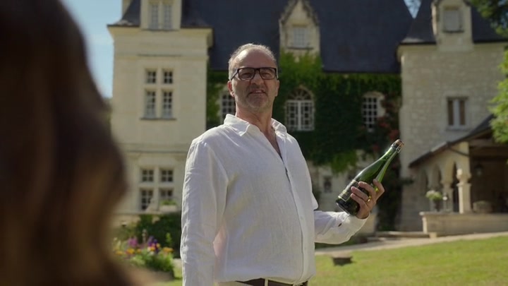 Emily_in_Paris_S02E08_WEBRip_x264-ION10_1488.jpg