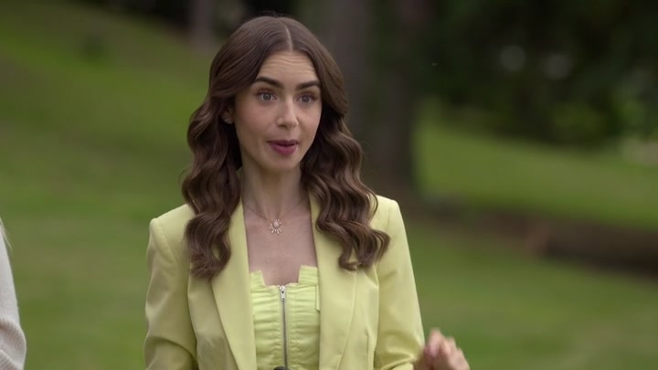 Emily_in_Paris_S02E08_WEBRip_x264-ION10_1509.jpg