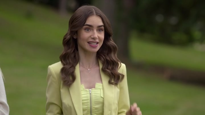 Emily_in_Paris_S02E08_WEBRip_x264-ION10_1511.jpg