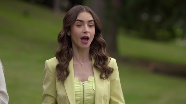 Emily_in_Paris_S02E08_WEBRip_x264-ION10_1513.jpg