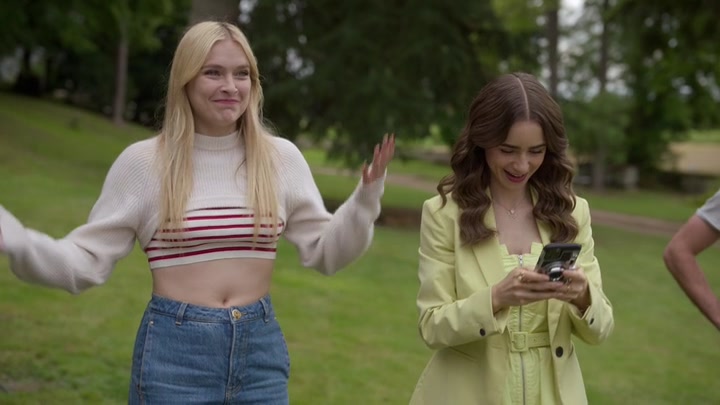 Emily_in_Paris_S02E08_WEBRip_x264-ION10_1545.jpg