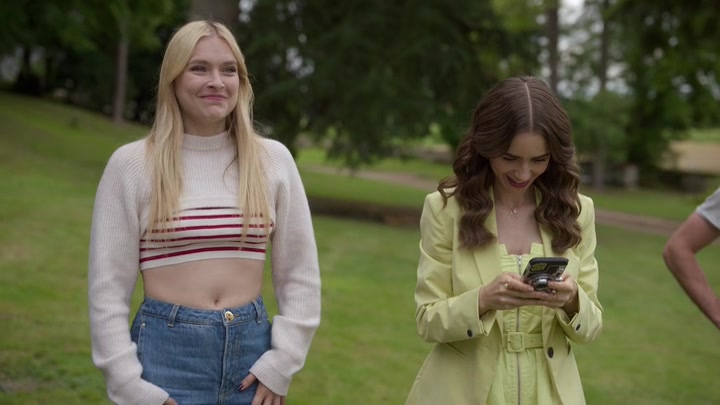 Emily_in_Paris_S02E08_WEBRip_x264-ION10_1546.jpg