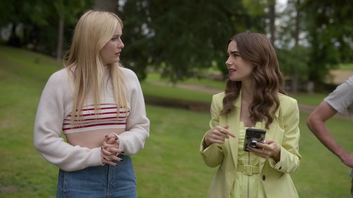 Emily_in_Paris_S02E08_WEBRip_x264-ION10_1555.jpg