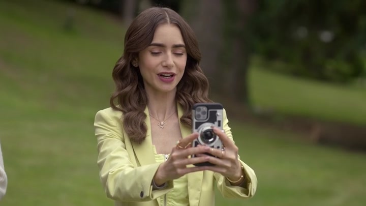 Emily_in_Paris_S02E08_WEBRip_x264-ION10_1573.jpg Emily_in_Paris_S02E08_WEBRip_x264-ION10_1573.jpg