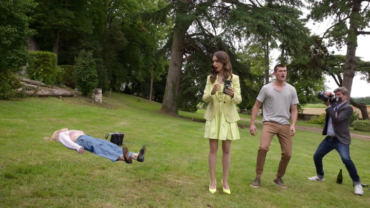 Emily_in_Paris_S02E08_WEBRip_x264-ION10_1594.jpg Emily_in_Paris_S02E08_WEBRip_x264-ION10_1594.jpg